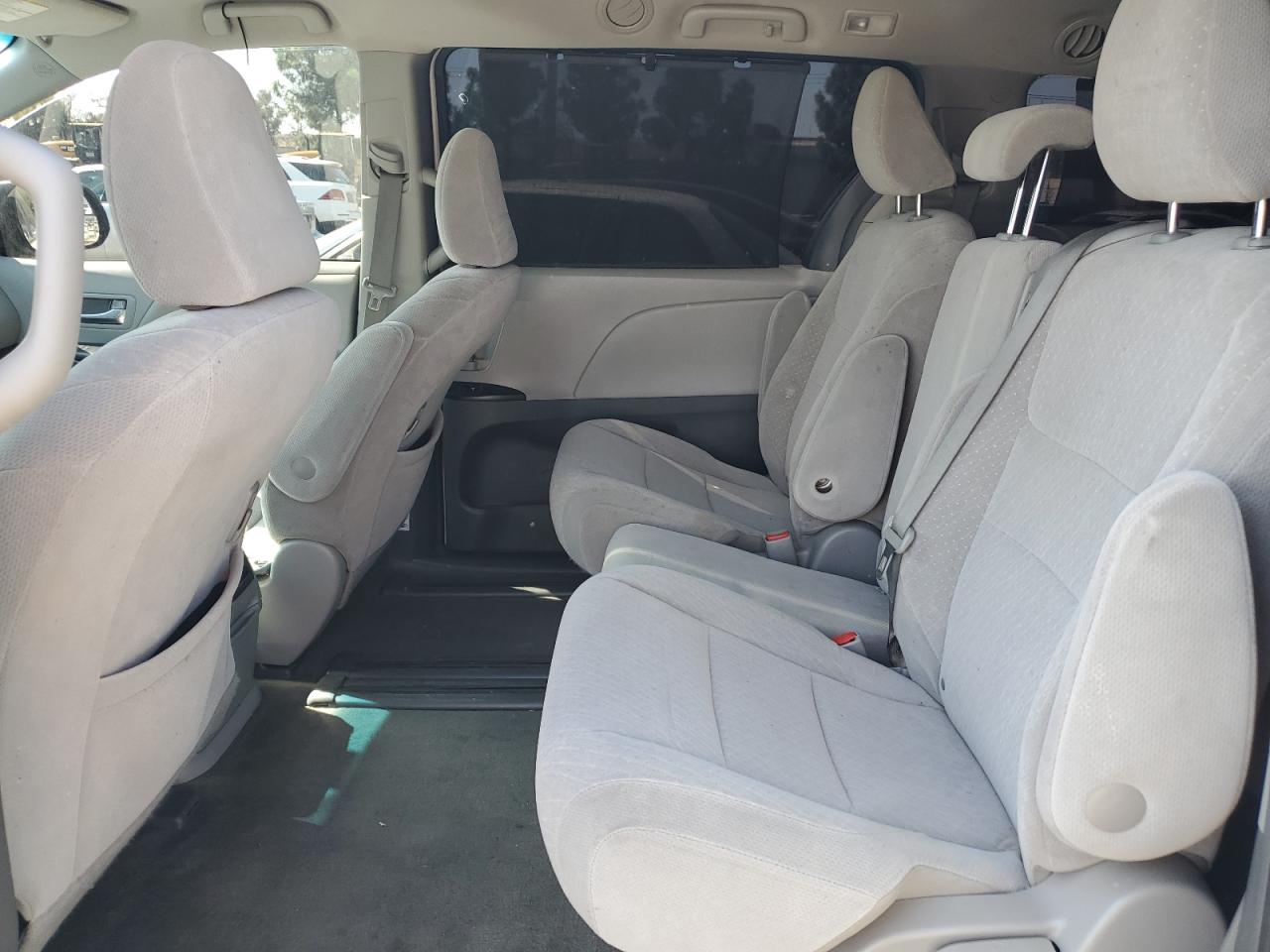 2017 Toyota Sienna Le VIN: 5TDKZ3DC9HS877101 Lot: 84284135