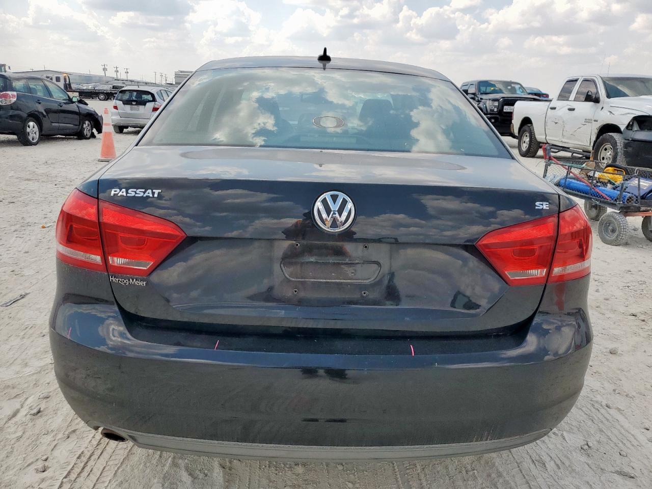2013 Volkswagen Passat Se VIN: 1VWBP7A3XDC032414 Lot: 81061975