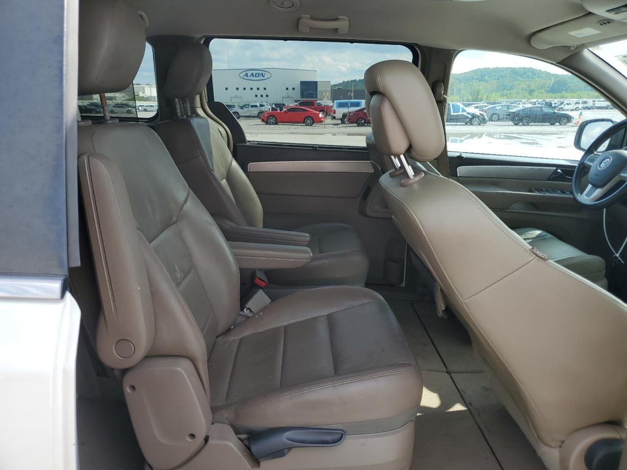 2011 Volkswagen Routan Se VIN: 2V4RW3DG9BR668392 Lot: 83793625