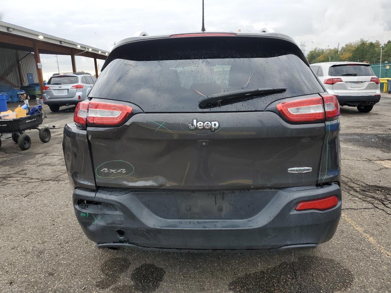 2015 Jeep Cherokee Latitude VIN: 1C4PJMCB4FW571769 Lot: 84007415