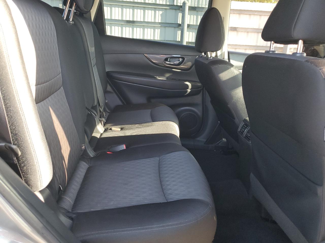 2017 Nissan Rogue S VIN: JN8AT2MT2HW139202 Lot: 81212305