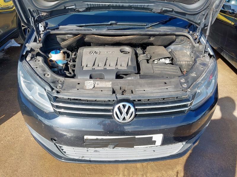 2011 VOLKSWAGEN TOURAN S TDI 106 