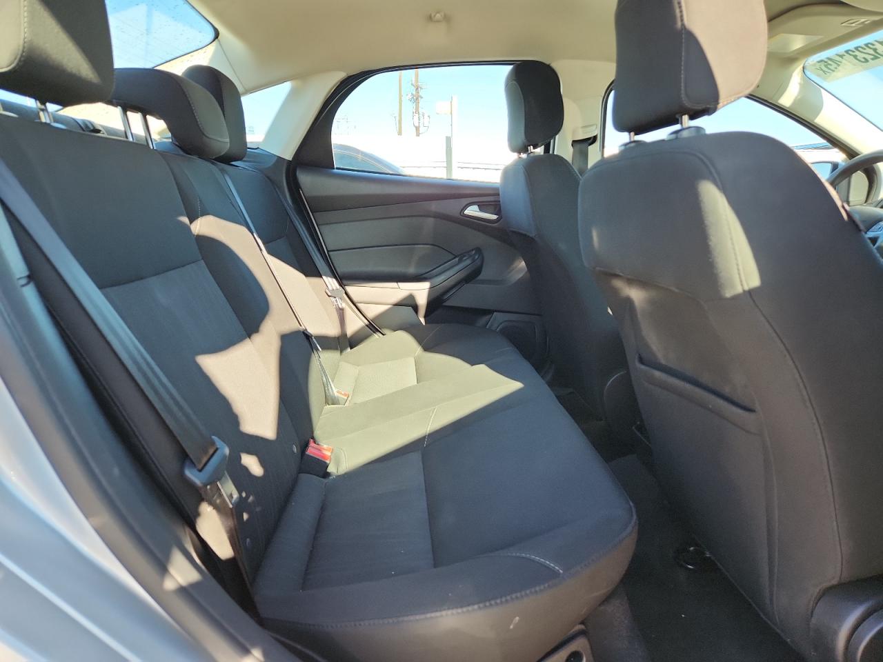 2018 Ford Focus Se VIN: 1FADP3F20JL229033 Lot: 81323145