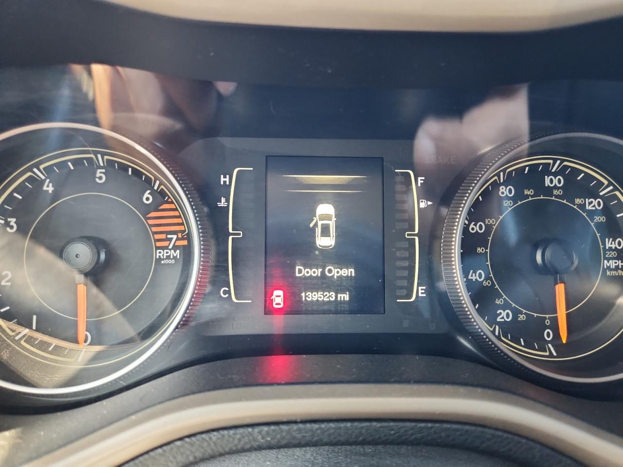 2016 Jeep Cherokee Latitude VIN: 1C4PJLCB5GW284257 Lot: 71228575