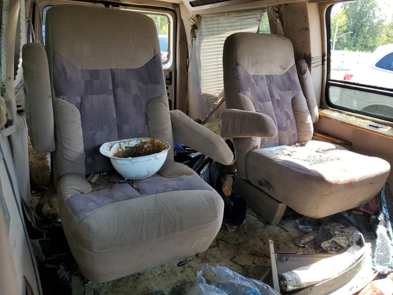 1997 Ford Econoline E150 Van VIN: 1FDEE1465VHB91981 Lot: 82043925