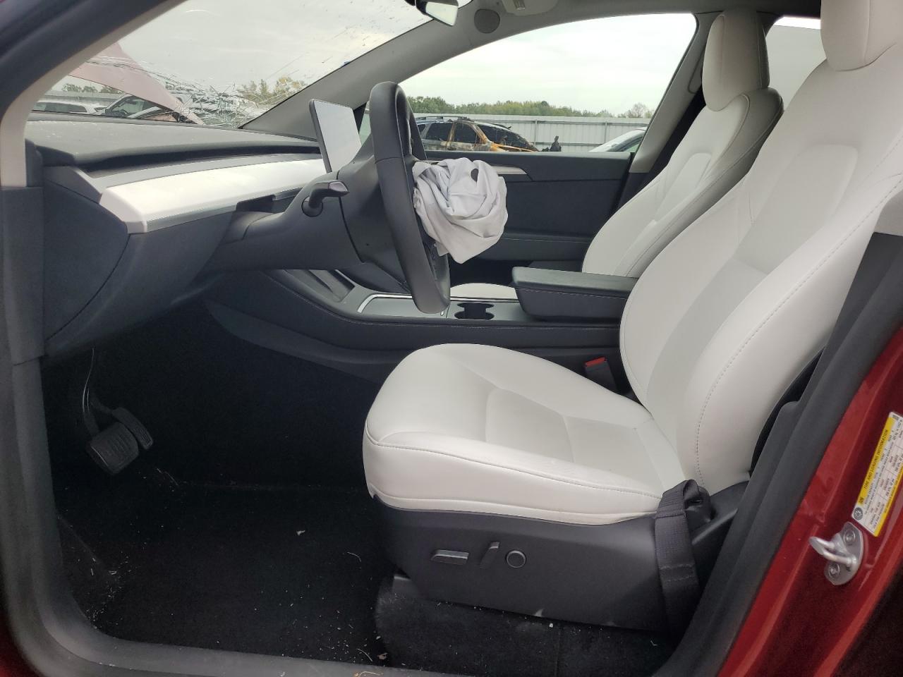 2024 Tesla Model Y VIN: 7SAYGAEE5RF993330 Lot: 83998495