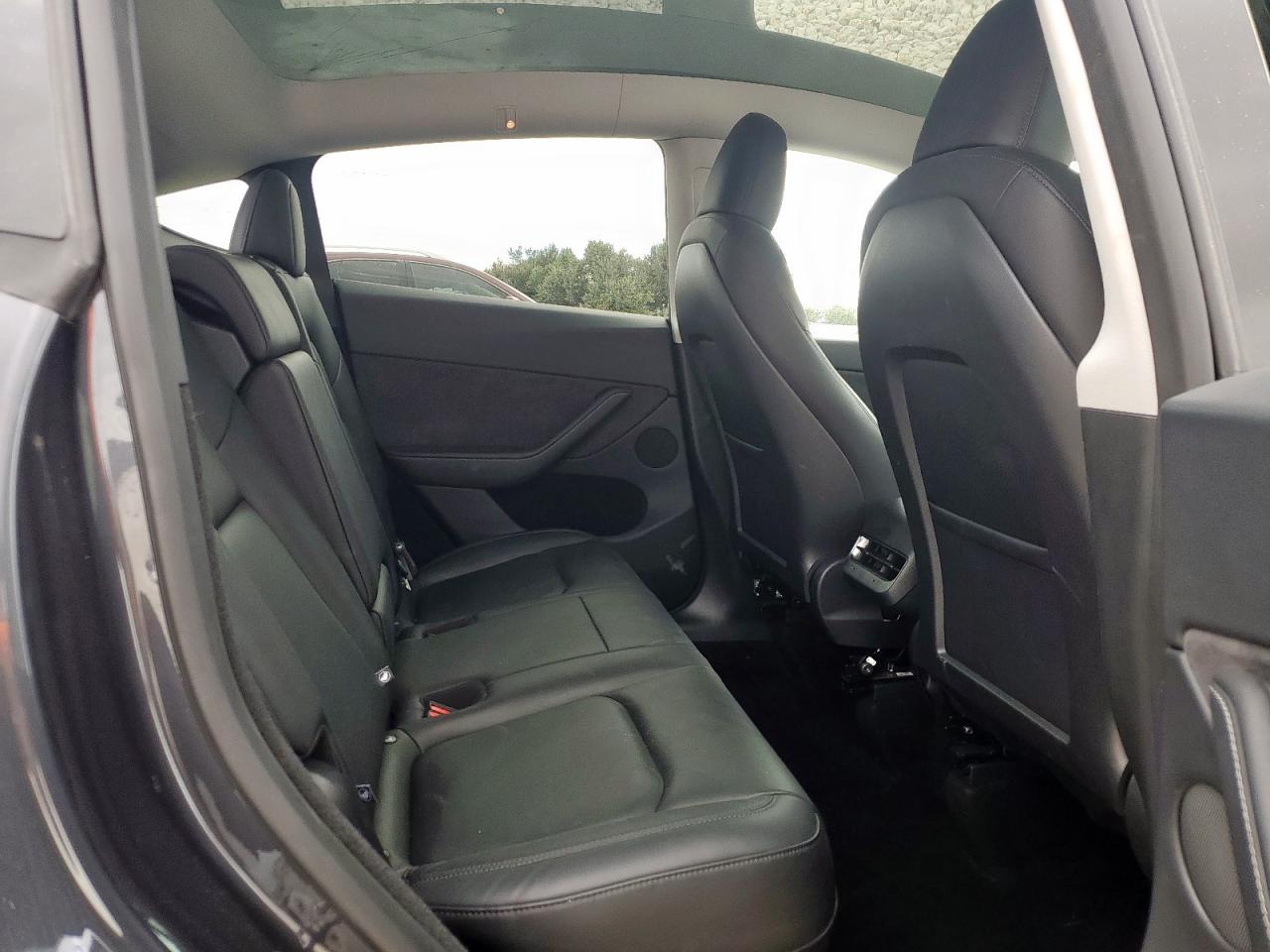 2025 Tesla Model Y VIN: 7SAYGDED8SA341653 Lot: 81585205