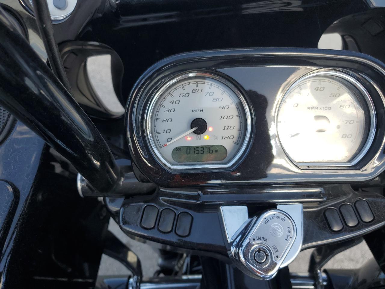 2015 Harley-Davidson Fltrxs Road Glide Special VIN: 1HD1KTM11FB617454 Lot: 84194285