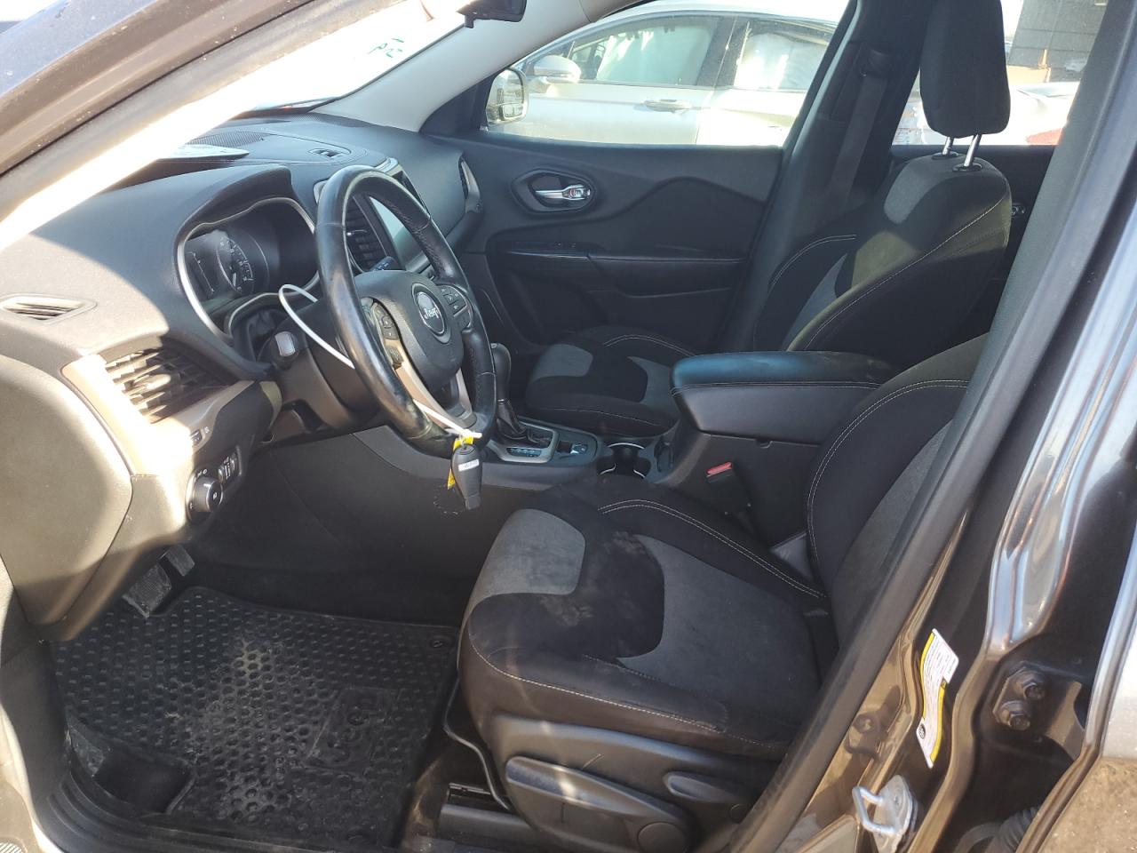 2014 Jeep Cherokee Latitude VIN: 1C4PJMCS8EW317464 Lot: 81953085