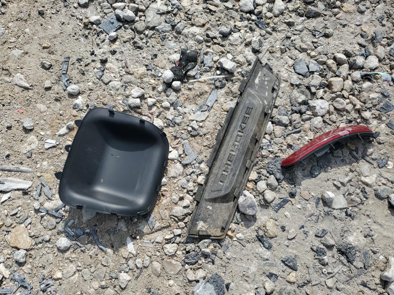 2017 Jeep Cherokee Trailhawk VIN: 1C4PJMBB4HW637726 Lot: 83870415