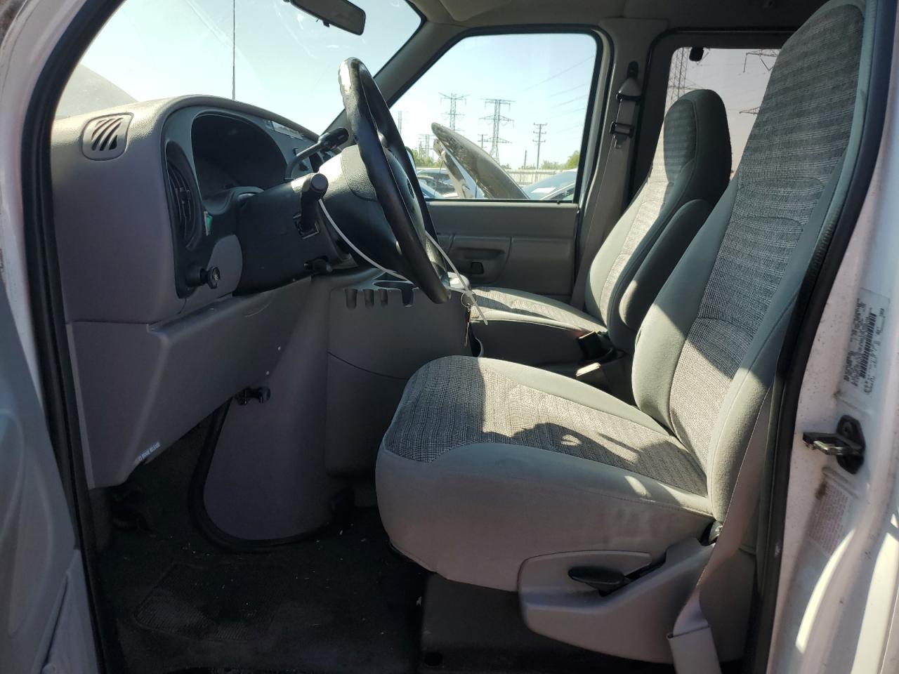2000 Ford Econoline E350 Super Duty Wagon VIN: 1FBSS31L1YHB41433 Lot: 81772865