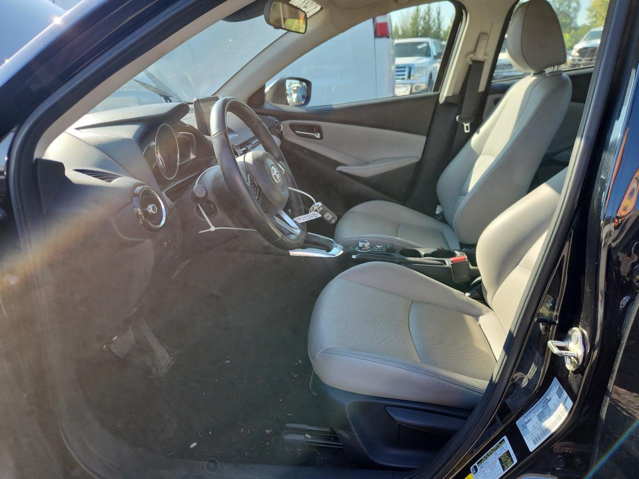 2020 Toyota Yaris Le VIN: 3MYDLBJV0LY703950 Lot: 81488135