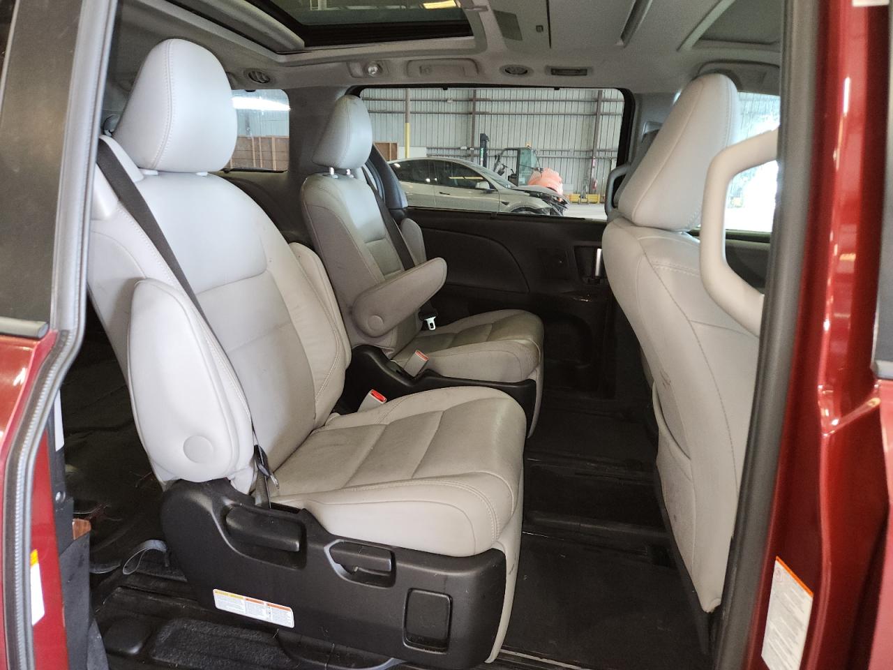 2016 Toyota Sienna Xle VIN: 5TDYK3DC5GS736829 Lot: 72064535