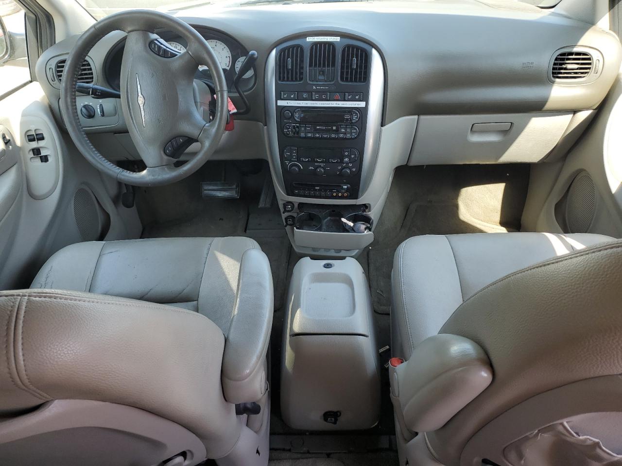 2005 Chrysler Town & Country Touring VIN: 2C4GP54L65R472969 Lot: 81540375