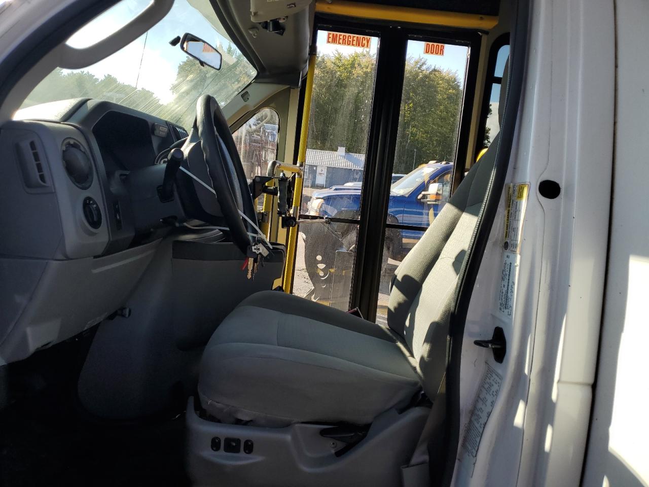 2016 Ford Econoline E450 Super Duty Cutaway Van VIN: 1FDFE4FS8GDC49060 Lot: 84250345