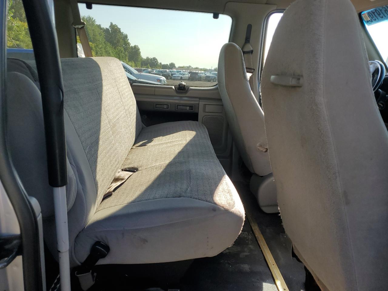 2000 Ford Econoline E350 Super Duty Wagon VIN: 1FBSS31L8YHB58276 Lot: 71619195