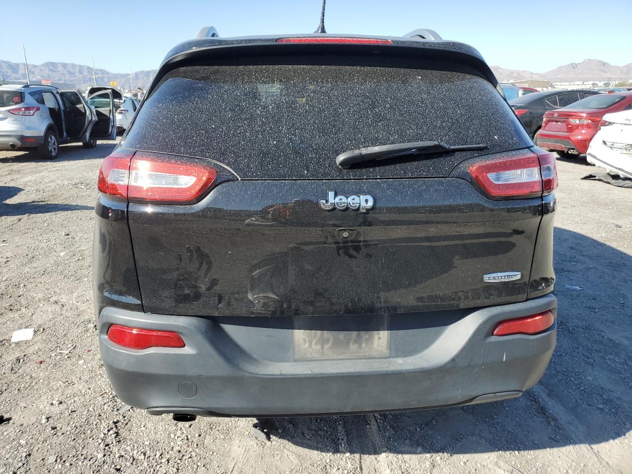 2018 Jeep Cherokee Latitude VIN: 1C4PJLCB1JD537397 Lot: 72097625