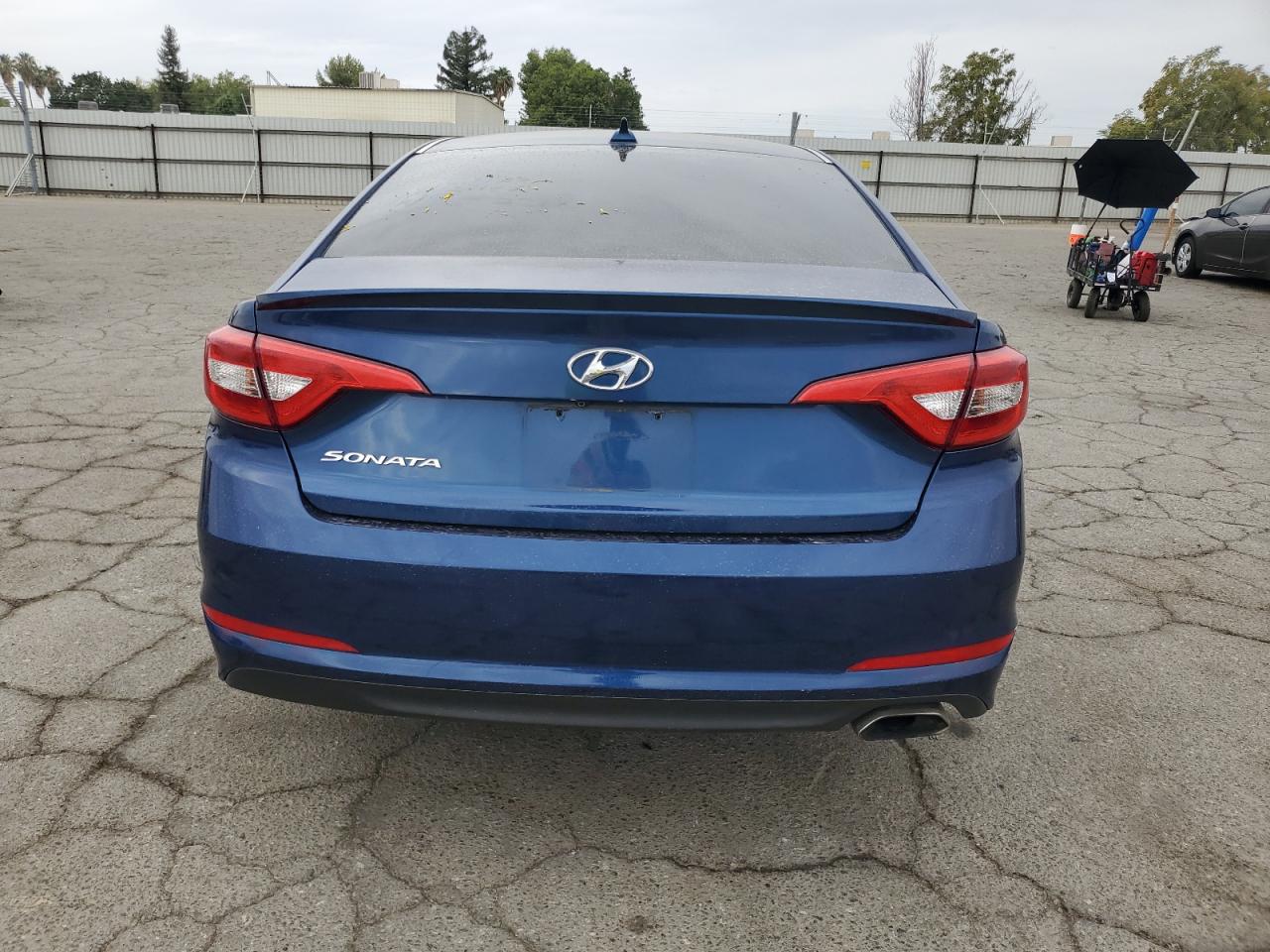 2015 Hyundai Sonata Se VIN: 5NPE24AF0FH218705 Lot: 81038525