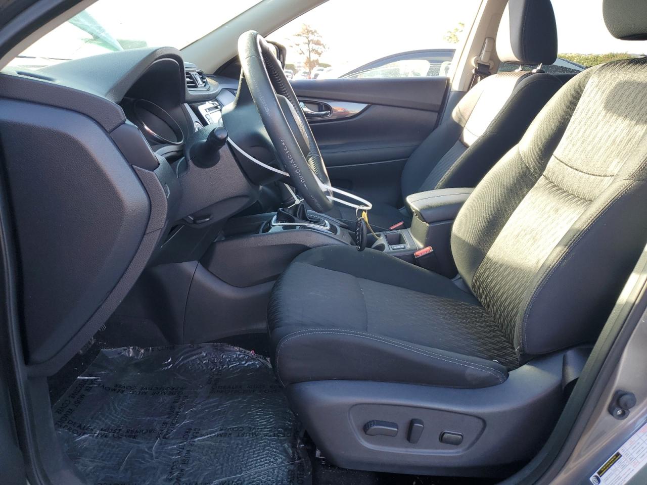 2017 Nissan Rogue S VIN: KNMAT2MV6HP580581 Lot: 80894135