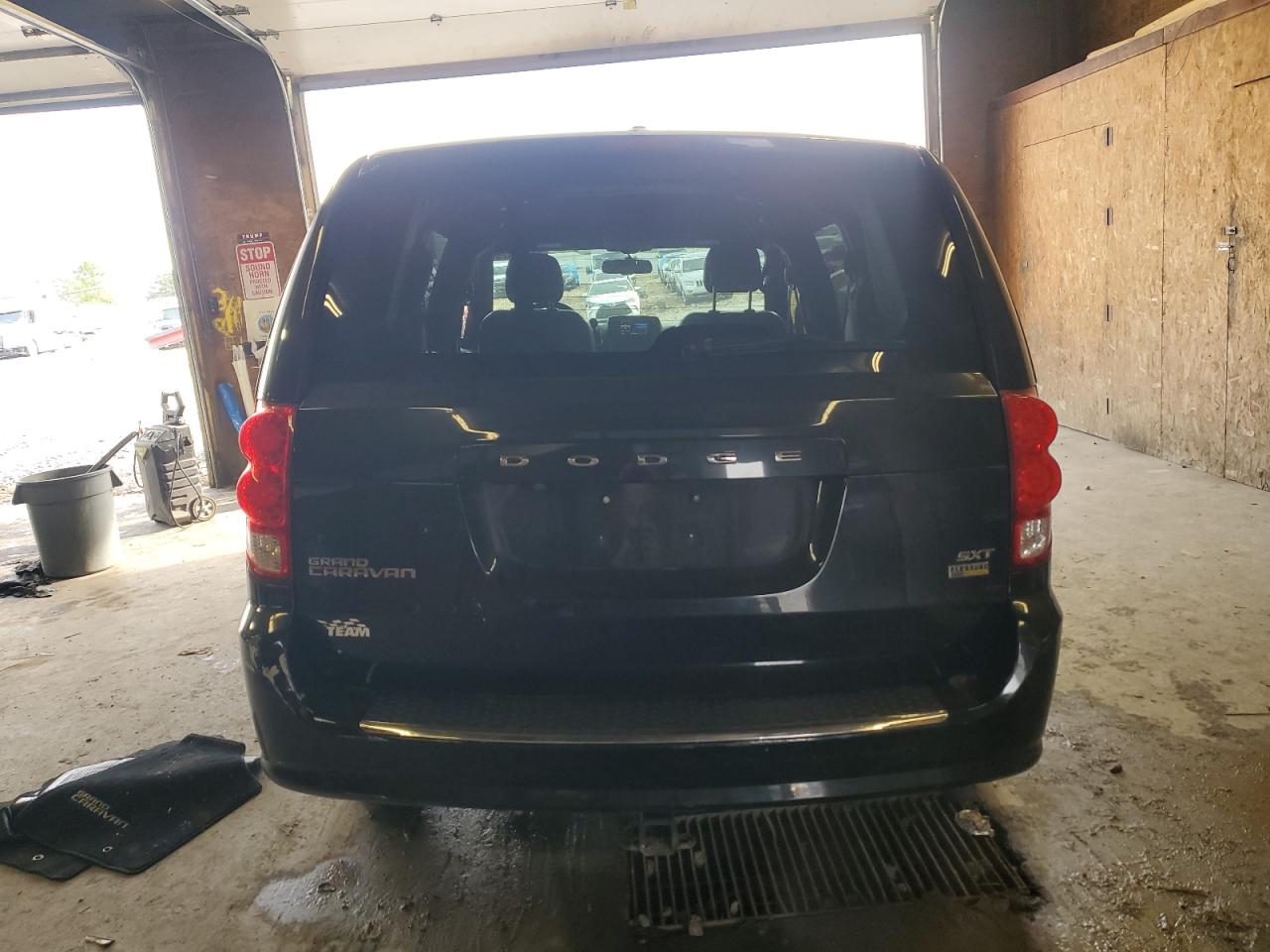 2017 Dodge Grand Caravan Sxt VIN: 2C4RDGCG8HR617581 Lot: 81887425