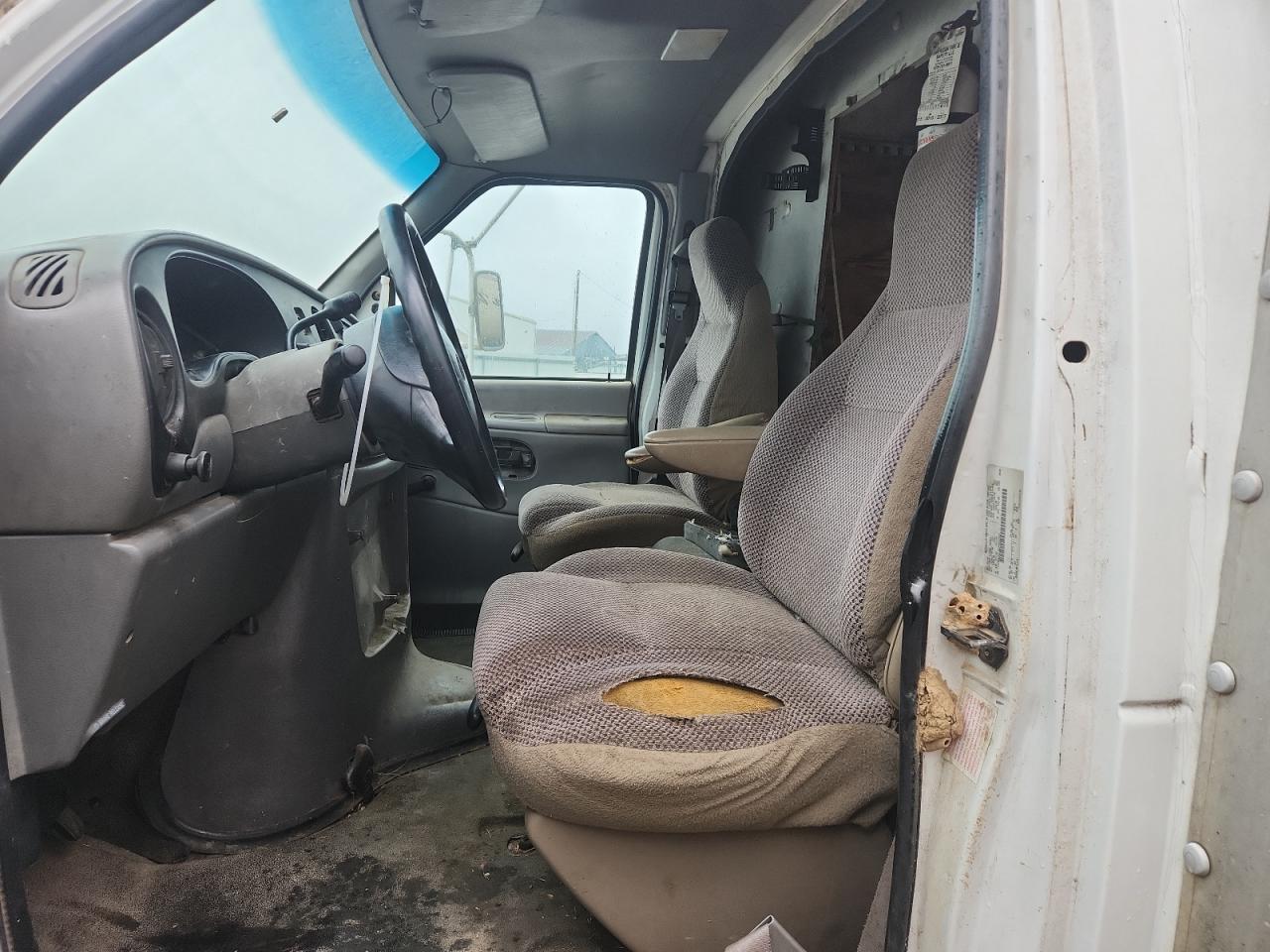 2000 Ford Econoline E350 Super Duty Cutaway Van VIN: 1FDWE35L2YHA90907 Lot: 82085225