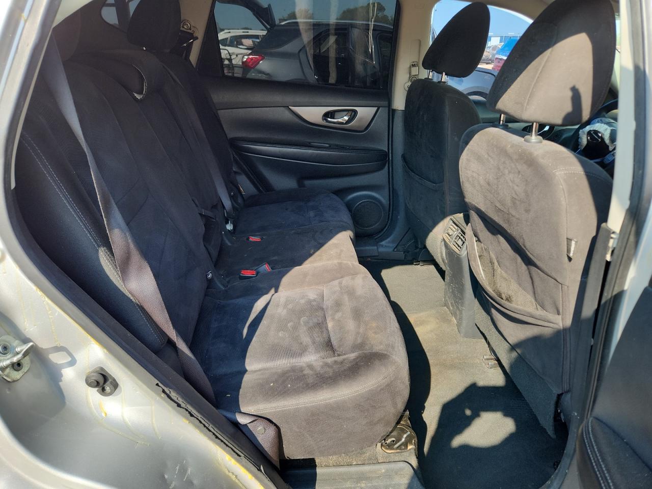 2015 Nissan Rogue S VIN: KNMAT2MV7FP561194 Lot: 80792675