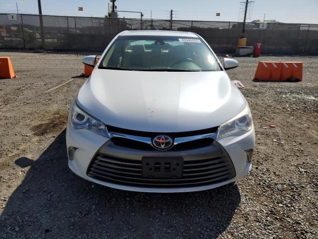 Седаны TOYOTA CAMRY 2017 Белы