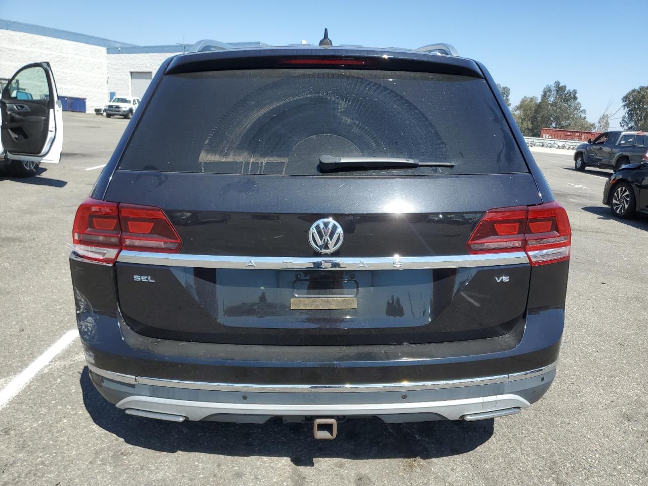 2018 Volkswagen Atlas Sel VIN: 1V2ER2CA7JC527074 Lot: 80685525