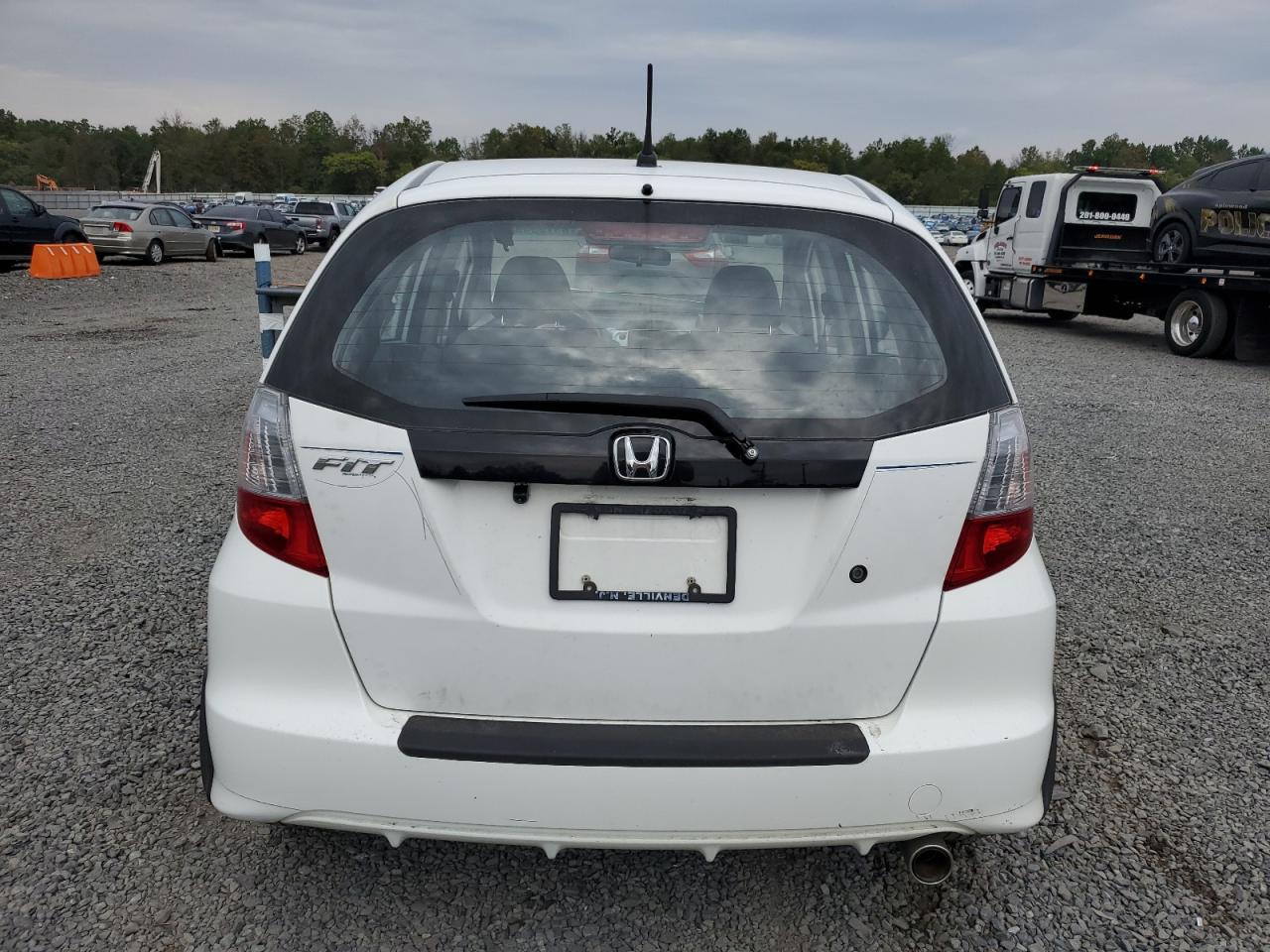 2010 Honda Fit VIN: JHMGE8H25AC037595 Lot: 83799495