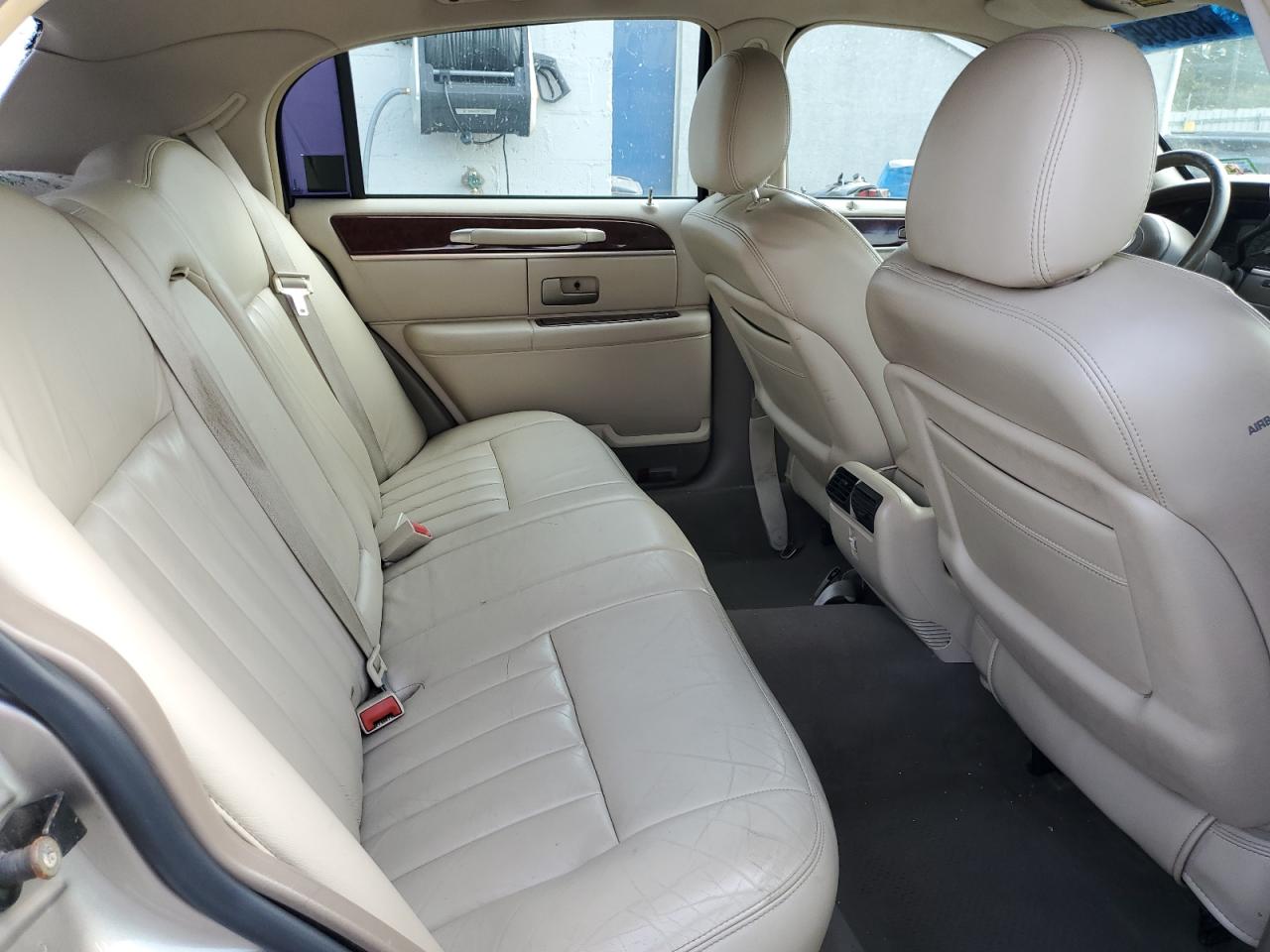 2003 Lincoln Town Car Executive VIN: 1LNHM81W63Y681498 Lot: 83859535