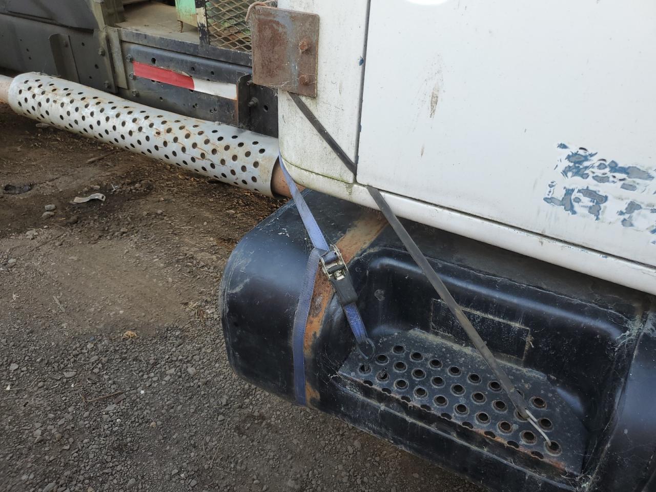 1996 International 4000 4700 - Semi Truck VIN: 1HTSLAAL9TH282257 Lot: 82050915