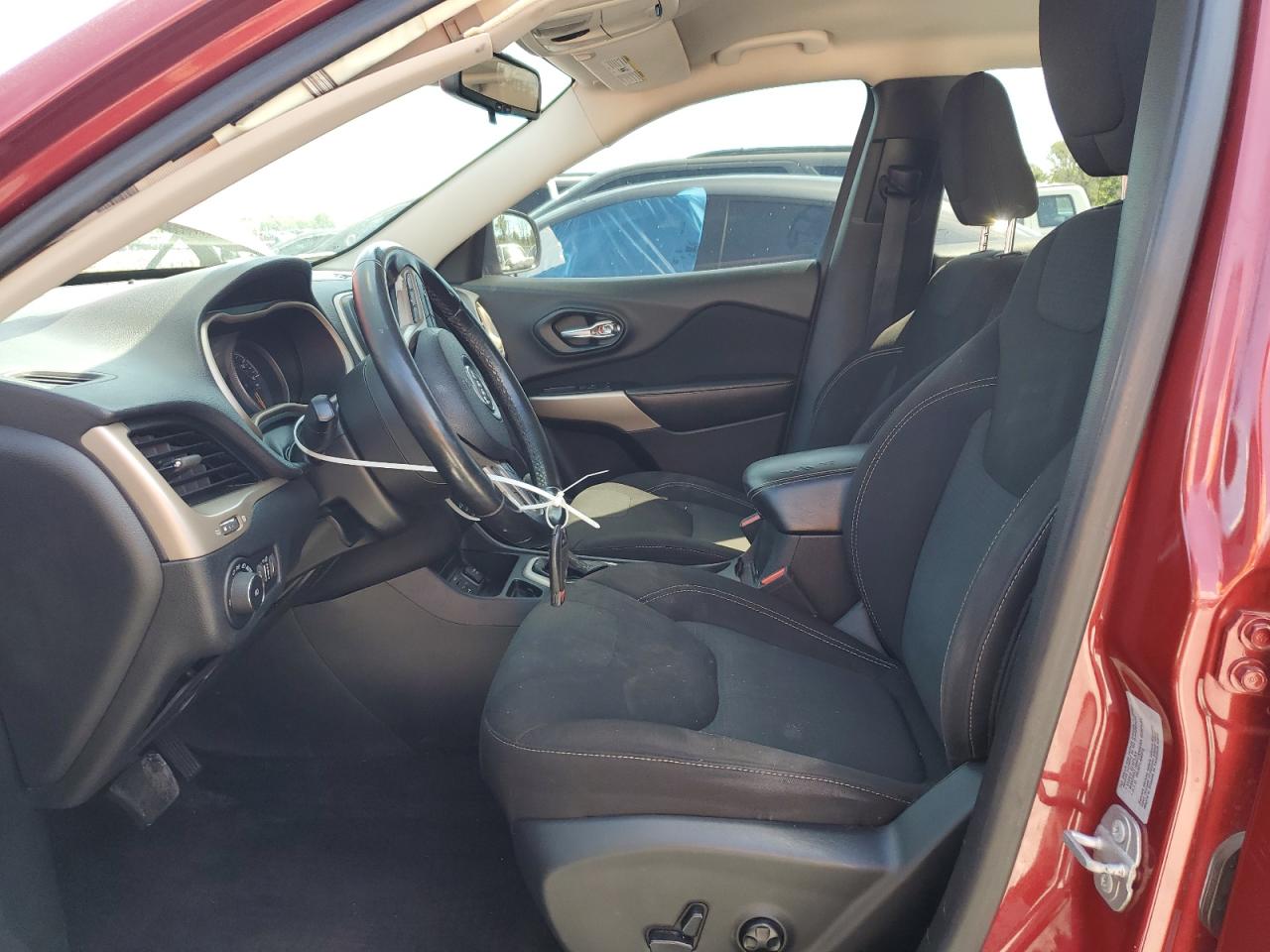 2017 Jeep Cherokee Latitude VIN: 1C4PJLCS5HD218790 Lot: 83855425