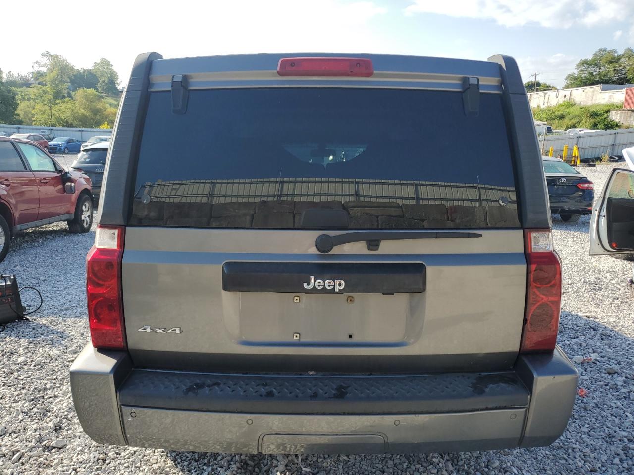 2007 Jeep Commander VIN: 1J8HG48K67C576849 Lot: 70675765