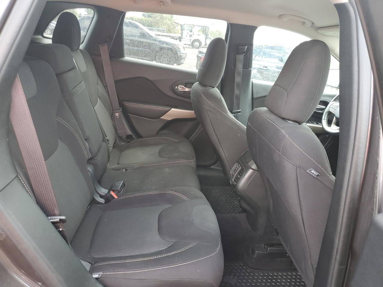 2017 Jeep Cherokee Latitude VIN: 1C4PJMCB0HW648561 Lot: 81309485