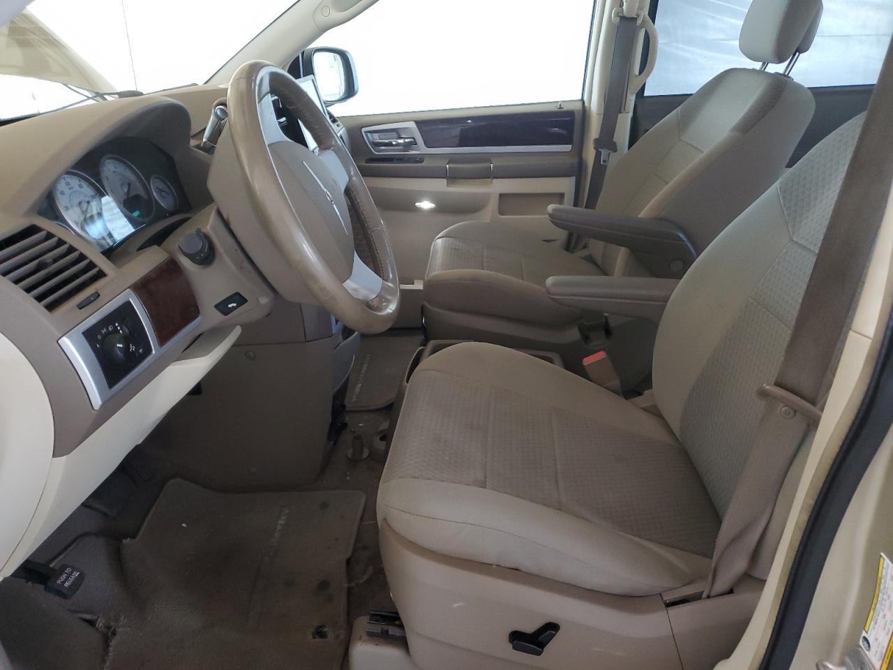 2010 Chrysler Town & Country Touring VIN: 2A4RR5D10AR387020 Lot: 84437155