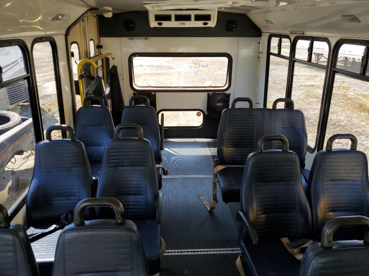 2010 Ford Econoline E450 Super Duty Cutaway Van VIN: 1FDFE4FP8ADA33213 Lot: 80300965