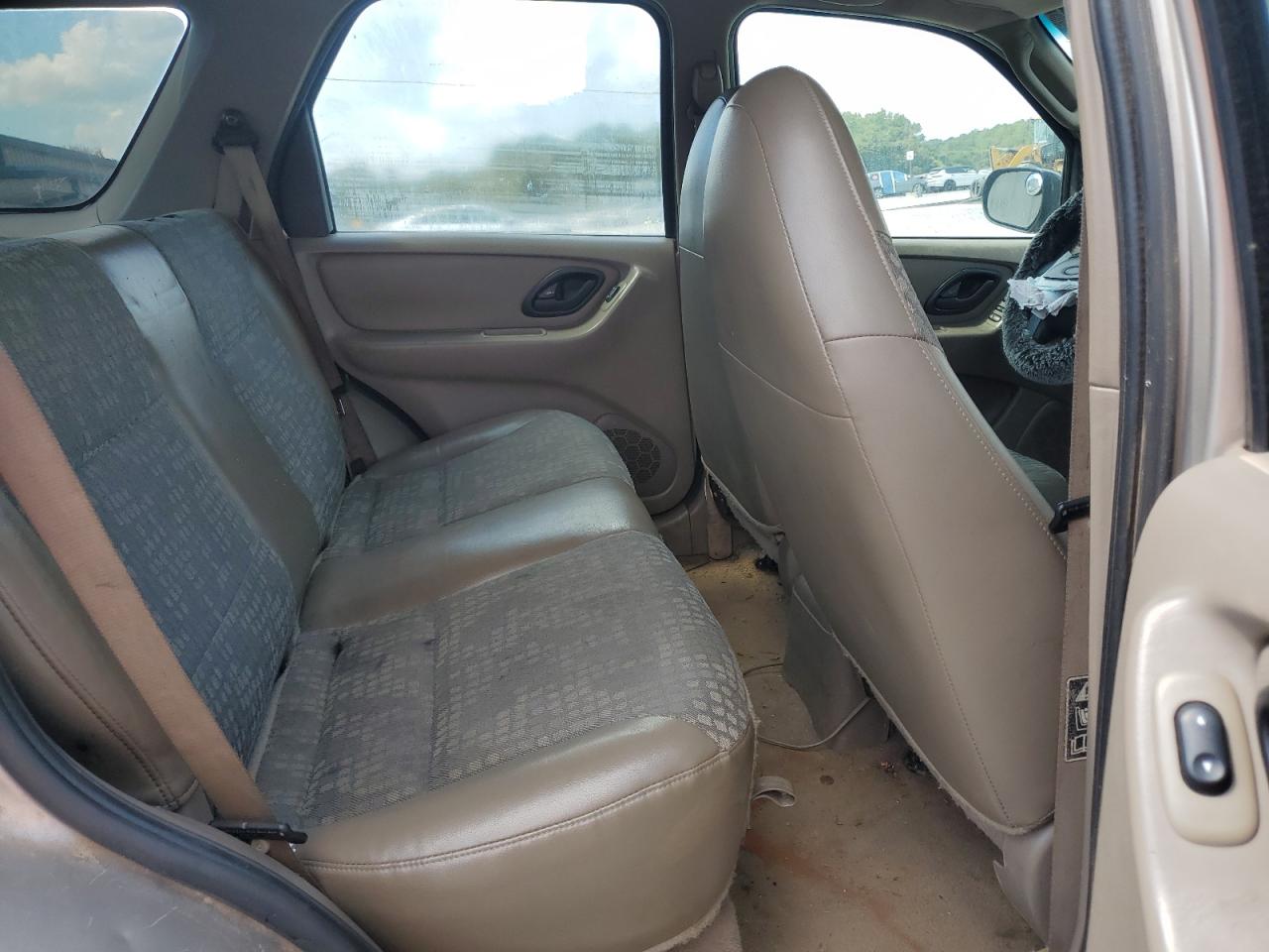 2001 Ford Escape Xls VIN: 1FMYU01161KA66620 Lot: 71417115