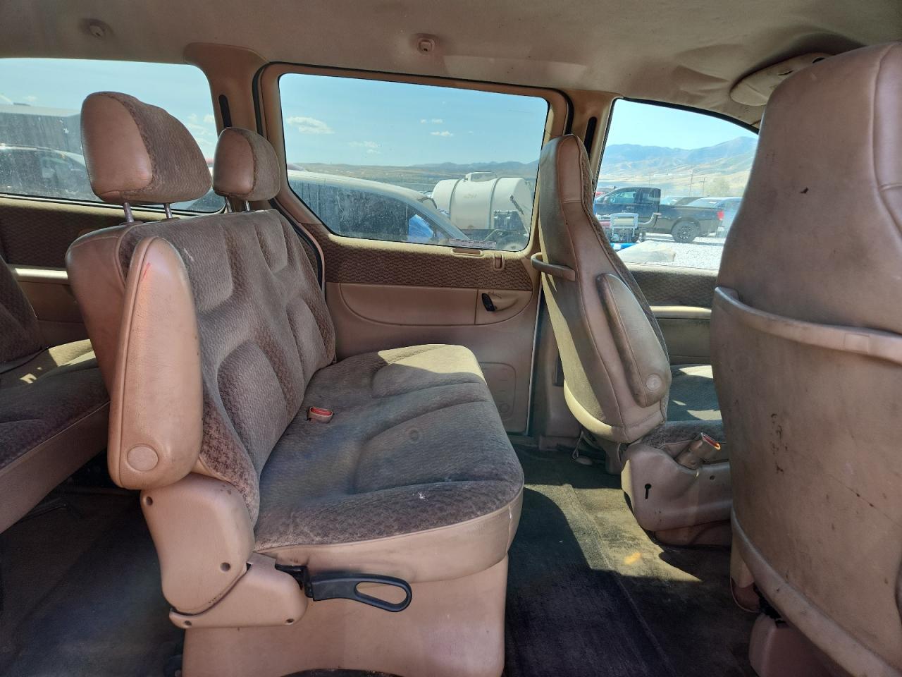 2000 Dodge Grand Caravan Se VIN: 1B4GP44R2YB664310 Lot: 80300625