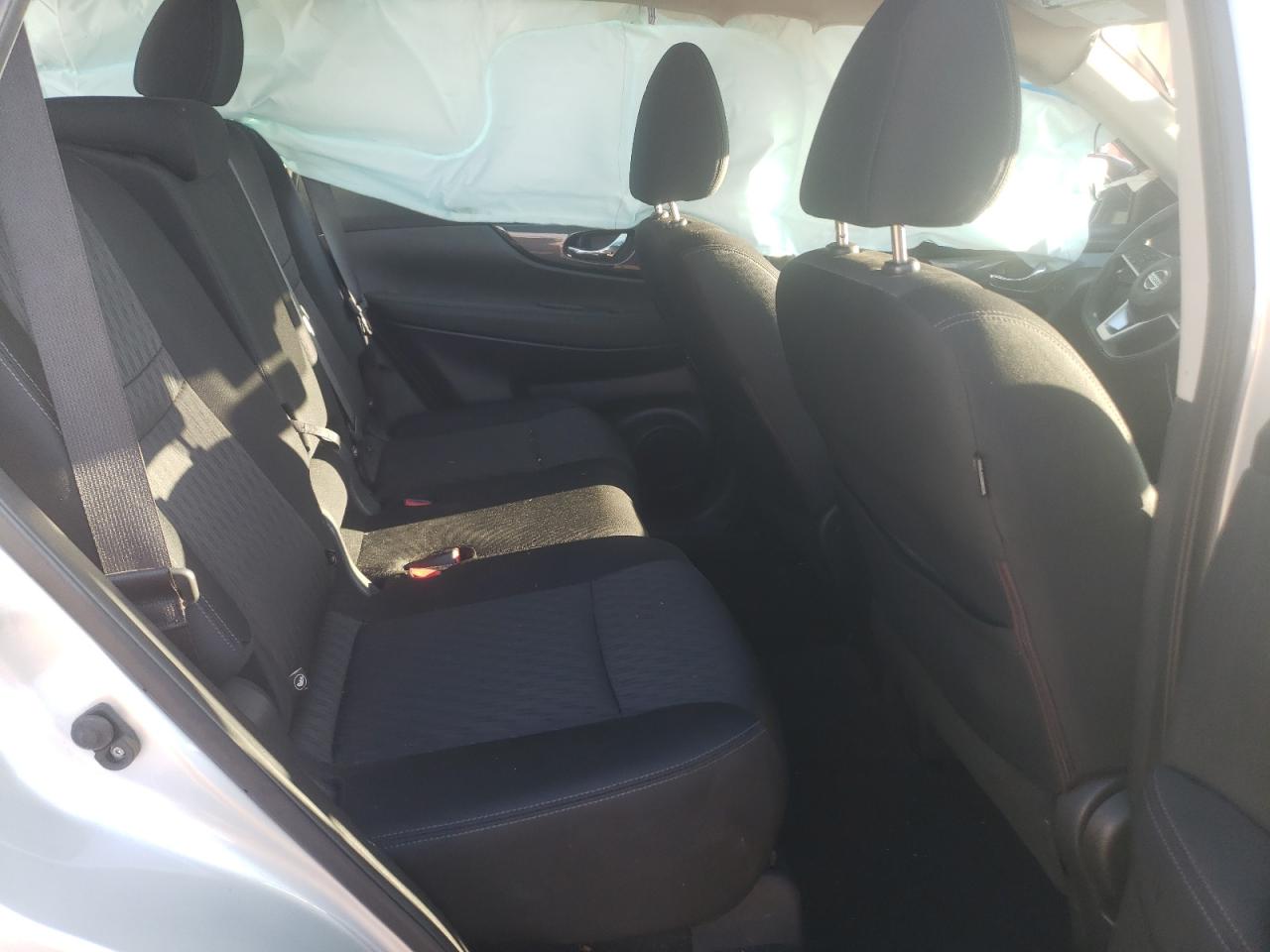 2017 Nissan Rogue S VIN: KNMAT2MV8HP585779 Lot: 71395015