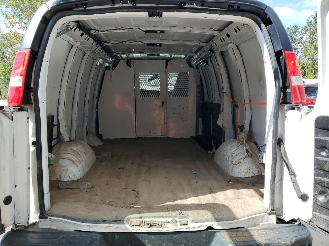 2018 Chevrolet Express G2500 VIN: 1GCWGAFG9J1339867 Lot: 83812455