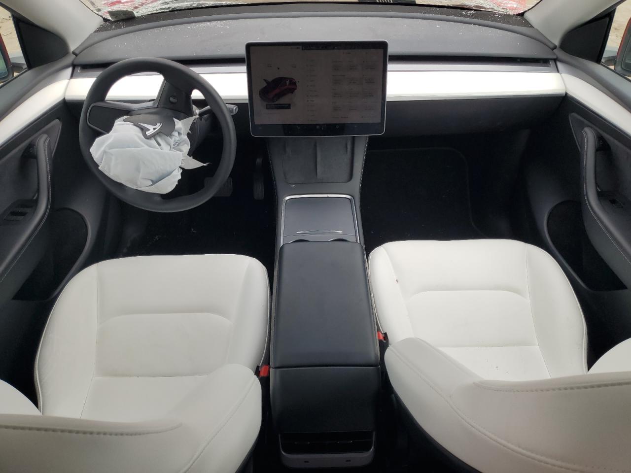 2024 Tesla Model Y VIN: 7SAYGAEE5RF993330 Lot: 83998495