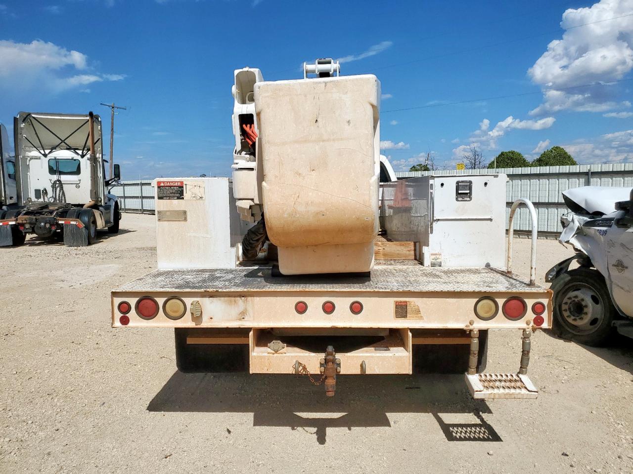 2006 Ford F550 Super Duty VIN: 1FDAF57P16EC68632 Lot: 81611125