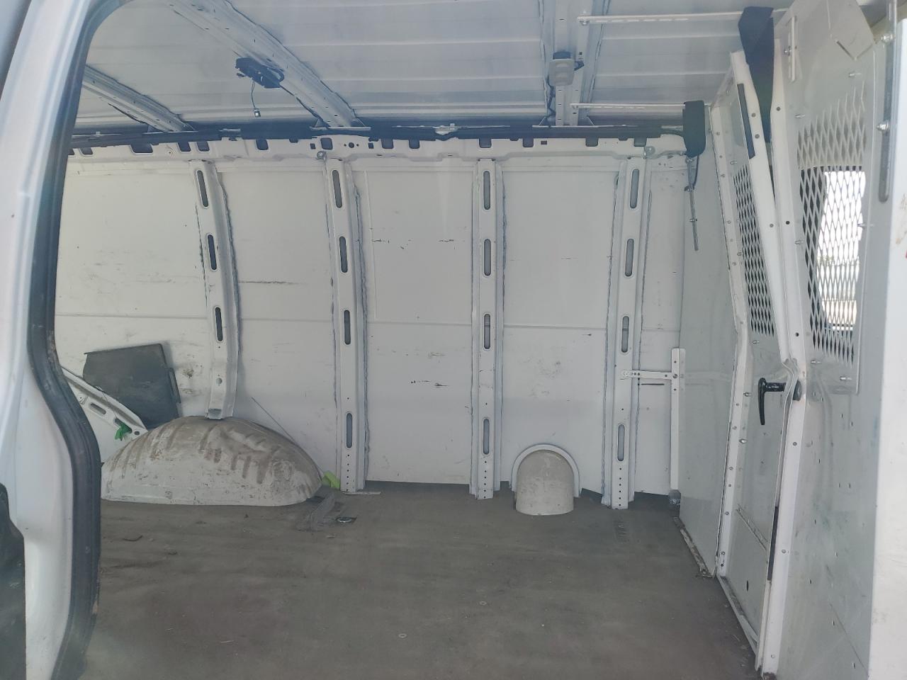 2018 Chevrolet Express G2500 VIN: 1GCWGAFG9J1339867 Lot: 83812455