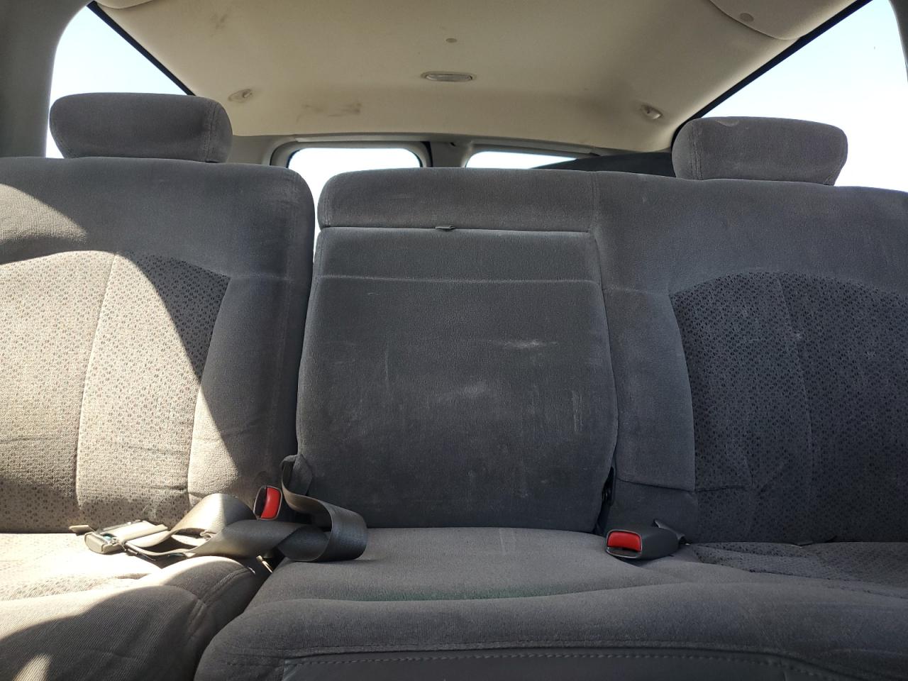 2001 Chevrolet Suburban C1500 VIN: 3GNEC16TX1G136239 Lot: 71555145