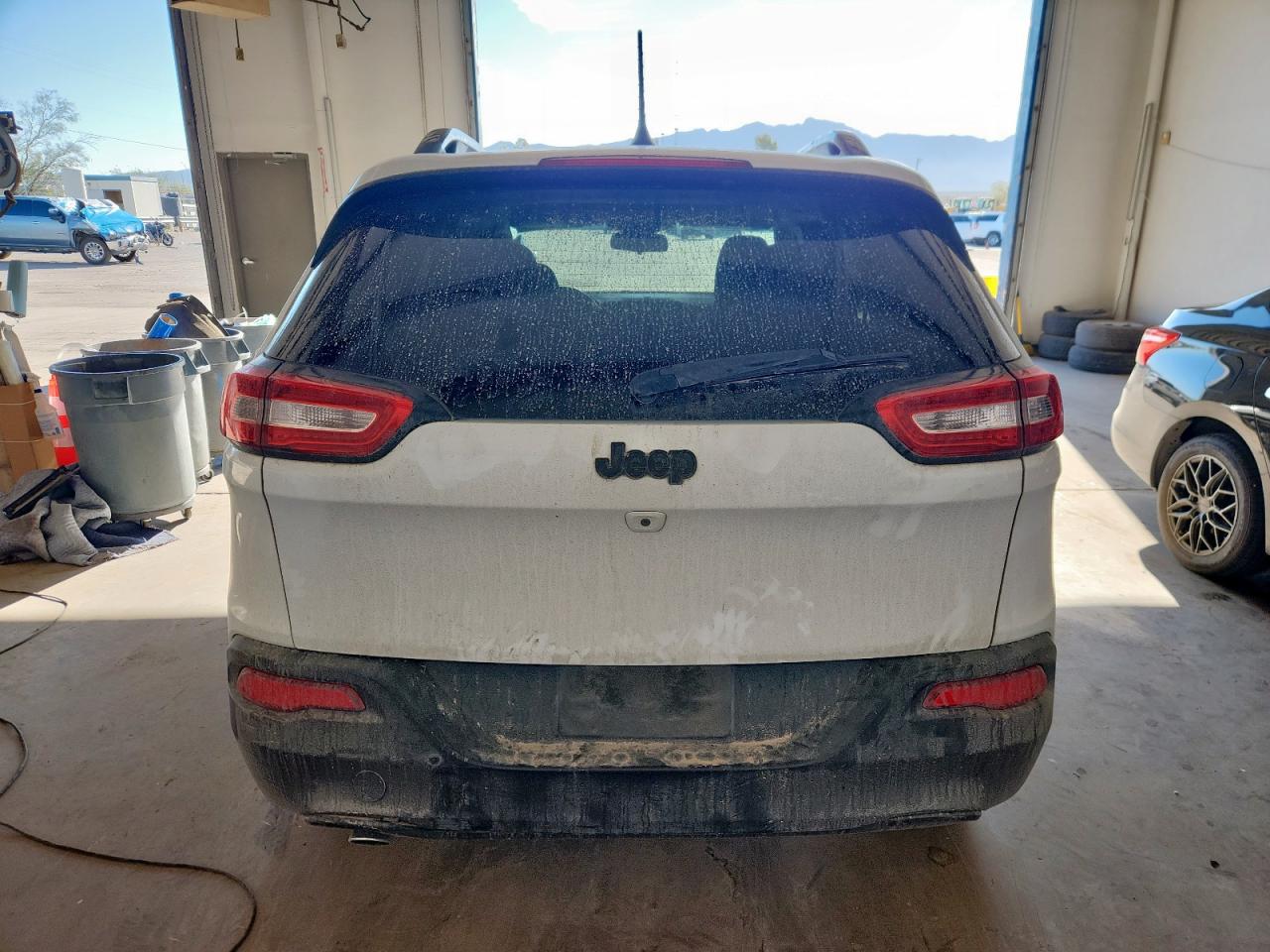 2018 Jeep Cherokee Latitude VIN: 1C4PJLCB9JD542332 Lot: 80904495