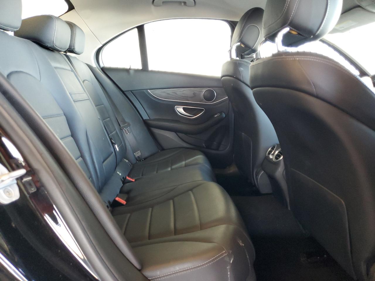 2015 Mercedes-Benz C 300 VIN: 55SWF4JB8FU075618 Lot: 81144895