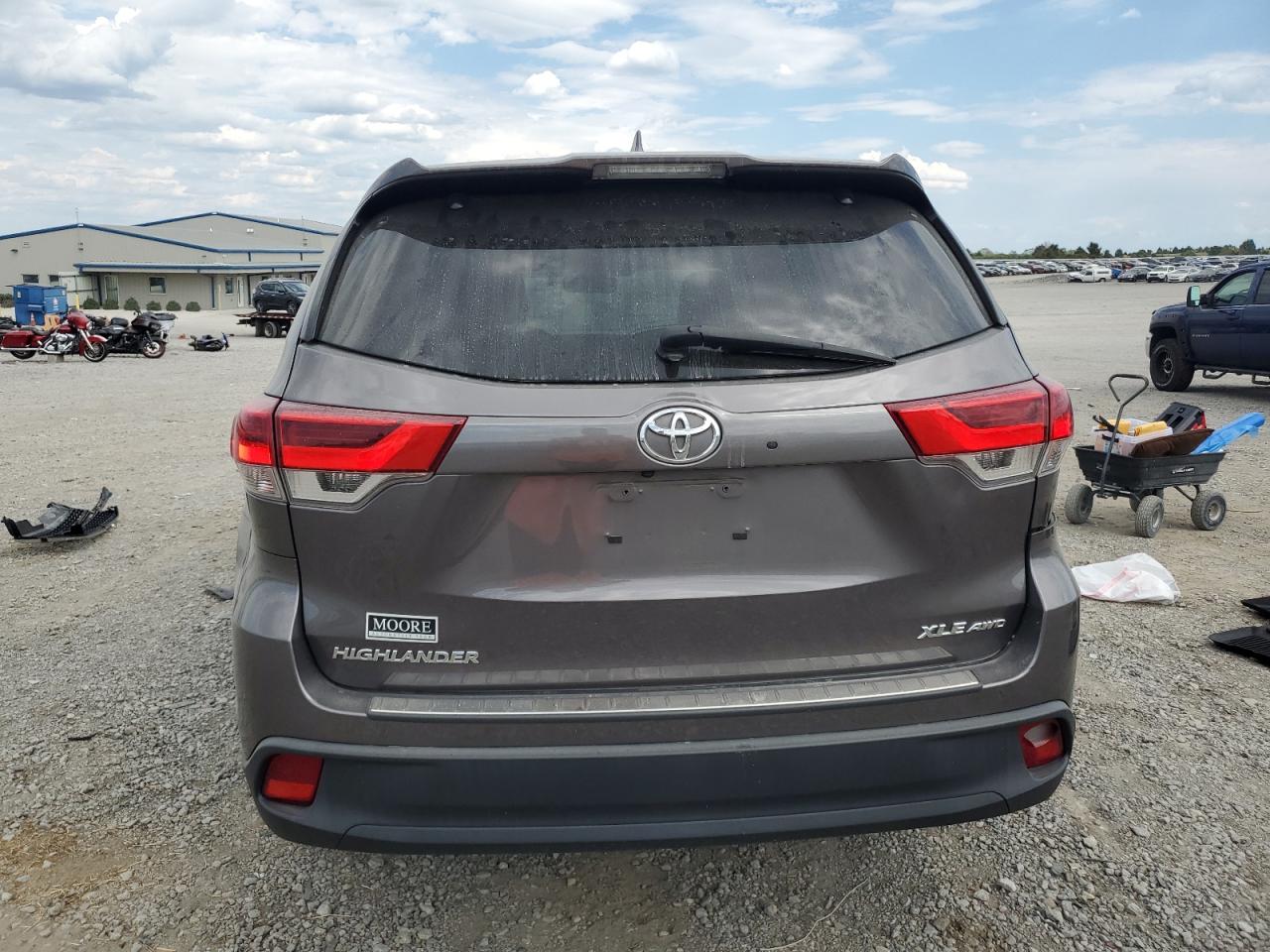 2019 Toyota Highlander Se VIN: 5TDJZRFH5KS587212 Lot: 71115205