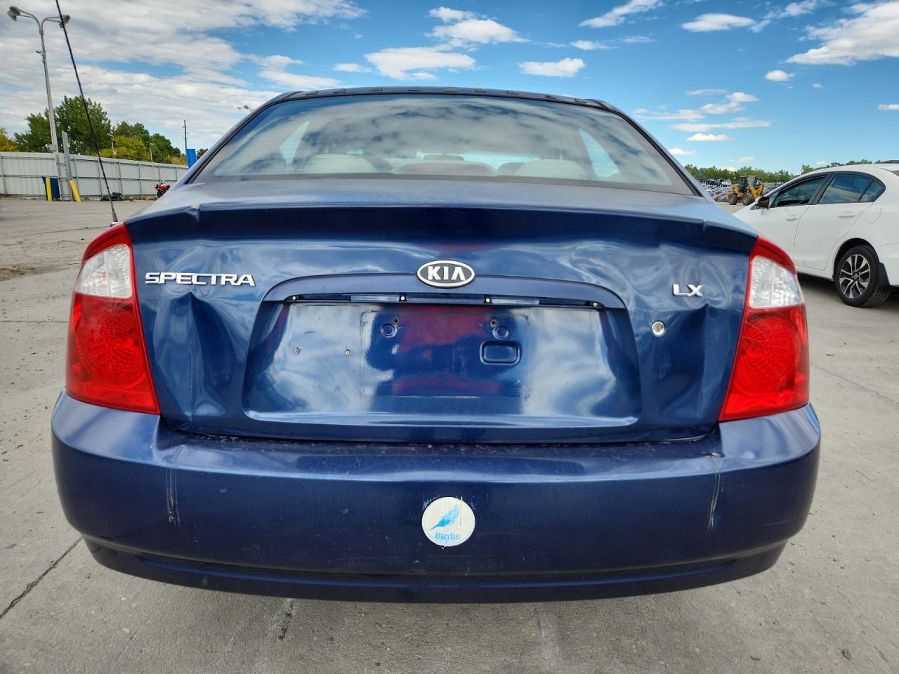 2005 Kia Spectra Lx VIN: KNAFE121555174175 Lot: 83979615