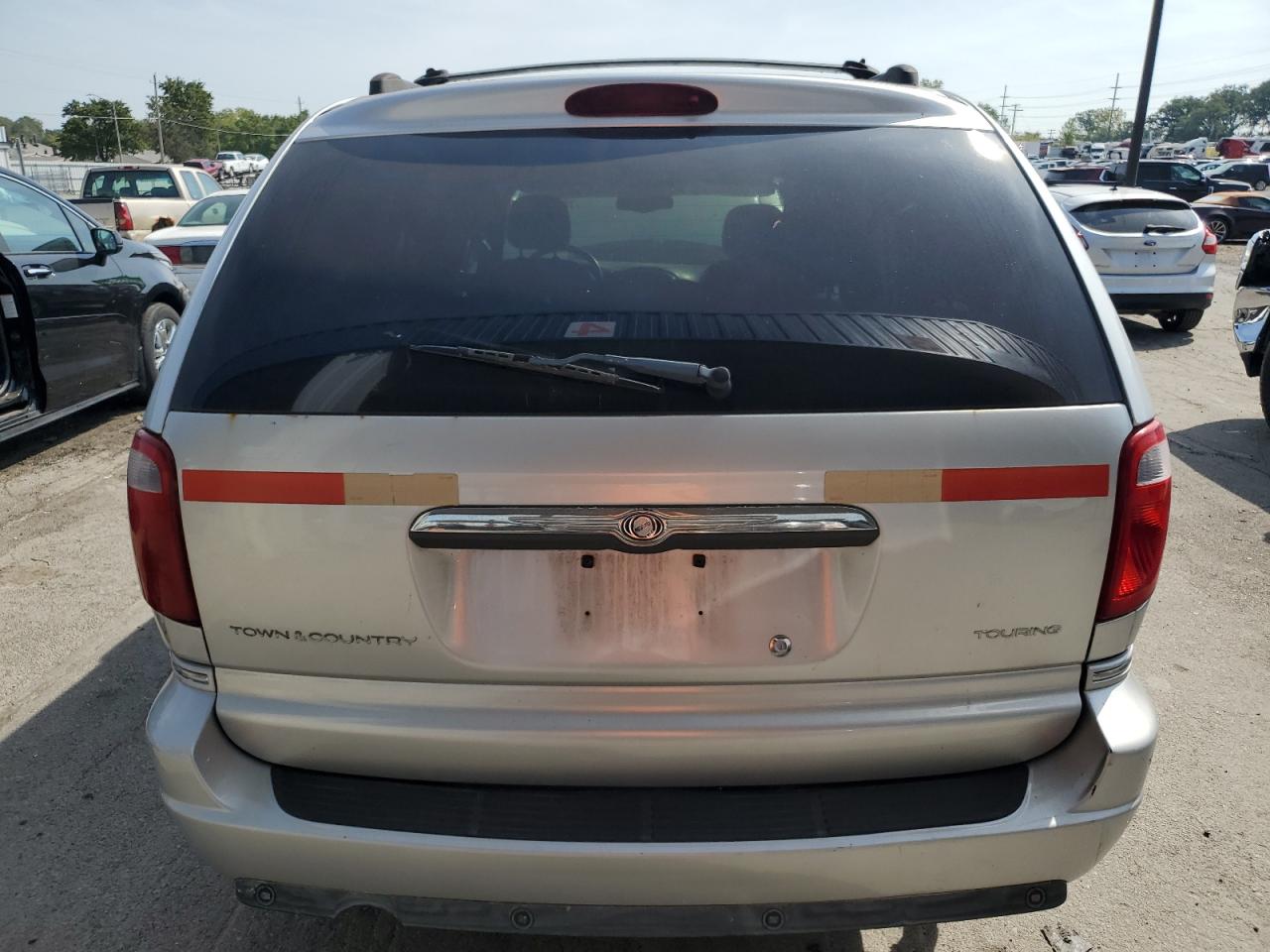 2005 Chrysler Town & Country Touring VIN: 2C4GP54L25R132105 Lot: 70004835
