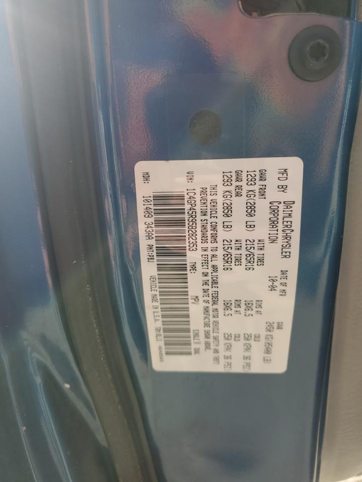 2005 Chrysler Town & Country VIN: 1C4GP45R95B282353 Lot: 71247255